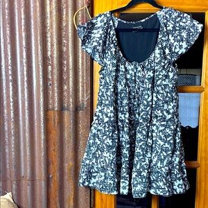 Urban Outfitters Abstract Print Navy White Flutter Sleeve Blouse, Size M